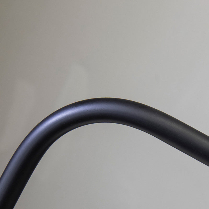 Lampada da scrivania moderna Funzione illuminazione da tavolo metallico per il salotto della camera da letto dello studio