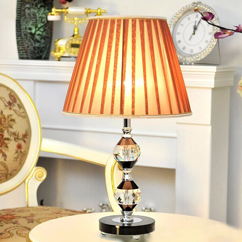 Lampe de table à abat-jour conique en tissu, petite lampe de bureau moderniste à 1 ampoule en noir pour chevet