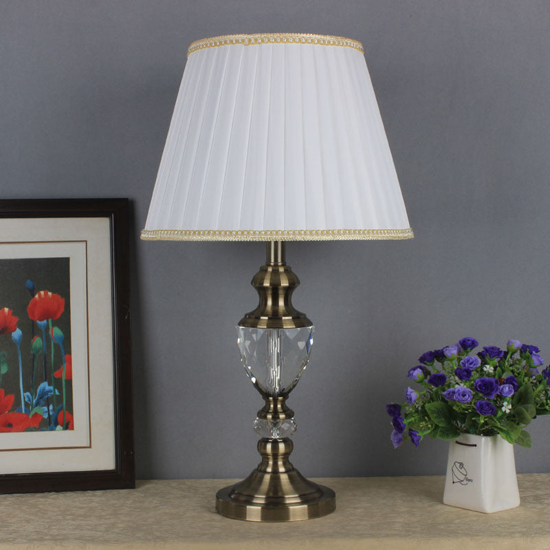 Lampada da tavolo piccola in cristallo svasato, moderna in tessuto, con 1 lampadina, piccola lampada da scrivania in bianco per soggiorno