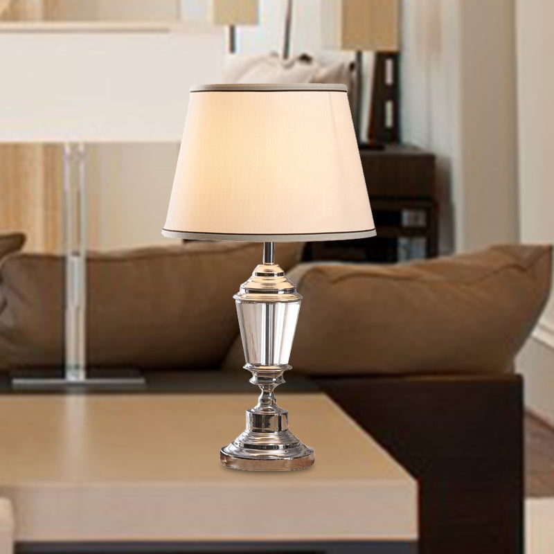 Lampada da comodino bianca a 1 testa con luce da scrivania ampia e modernista, con base metallica