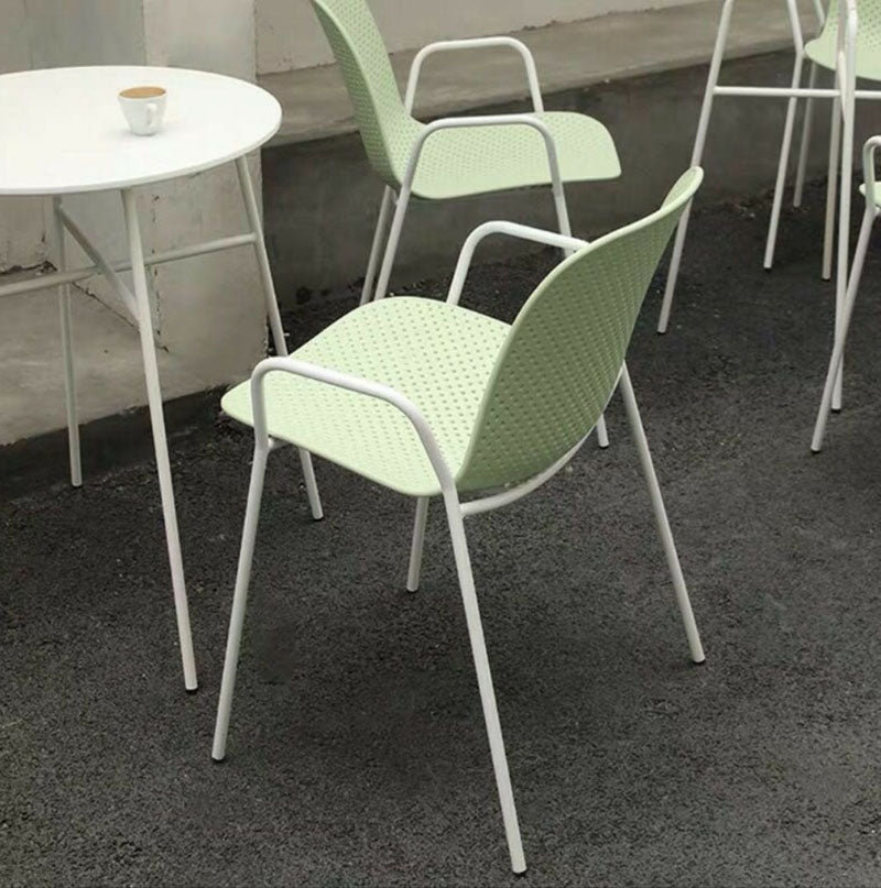 Chaise d'intérieur contemporaine avec accoudoirs et dossier solide en métal (Ensemble de 4)