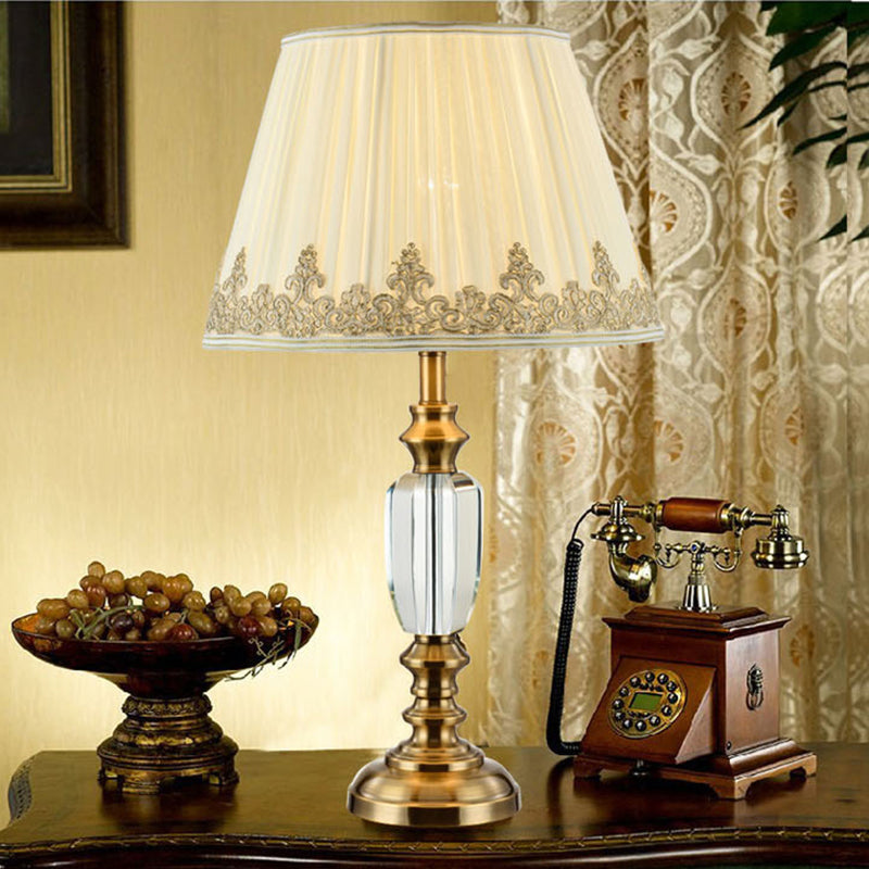 Beige Flare Desk Light Modernist 1 Bulb Fabric Night Table Lamp met metalen basis
