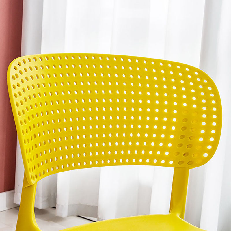 Chaise sans bras de salle à manger en plastique de style contemporain, chaises latérales de salle à manger à dos ouvert