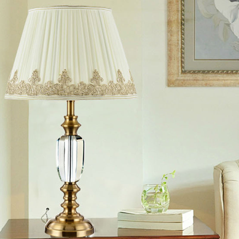 Beige Flare Desk Light Modernist 1 Bulb Fabric Night Table Lamp met metalen basis