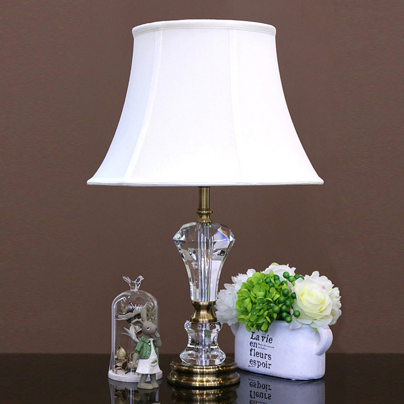 Contemporain 1 tâche d'éclairage à la tête blanc lampe de table de nuit évasée avec de l'ombre en tissu