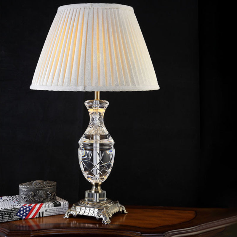 Tissu lampe de bureau ombrée moderne 1 tête gris claire avec bronze sculpté piédestal métallique