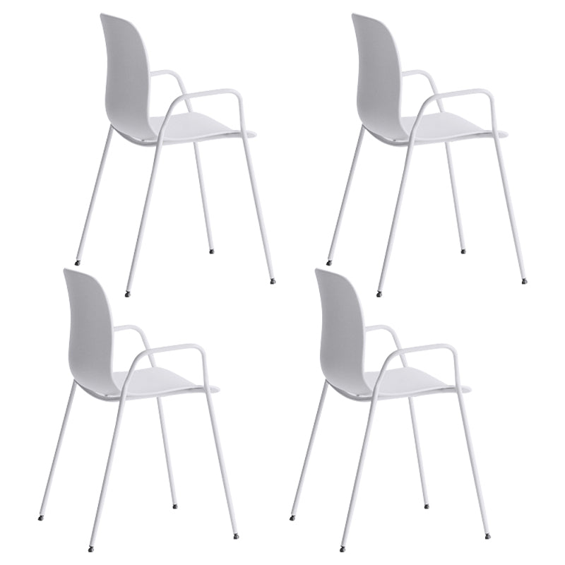 Silla plástica industrial del brazo de la sala de reuniones con parte posterior sólida del final mate que cena la silla