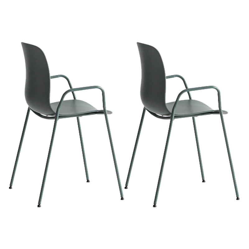 Silla plástica industrial del brazo de la sala de reuniones con parte posterior sólida del final mate que cena la silla