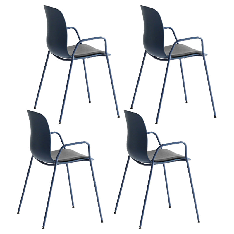 Silla plástica industrial del brazo de la sala de reuniones con parte posterior sólida del final mate que cena la silla