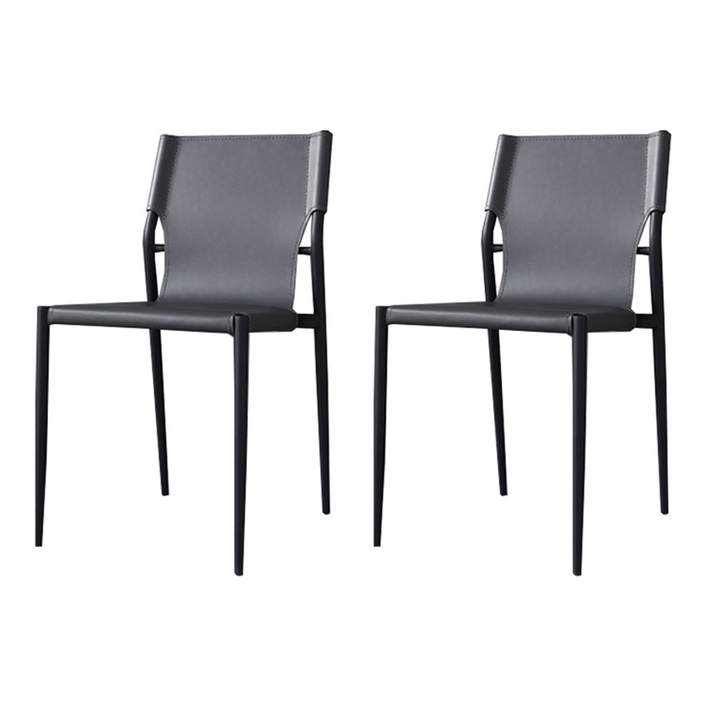Chaise d'appoint de balcon en cuir de style design, chaise de salle à manger à dossier solide avec pieds noirs