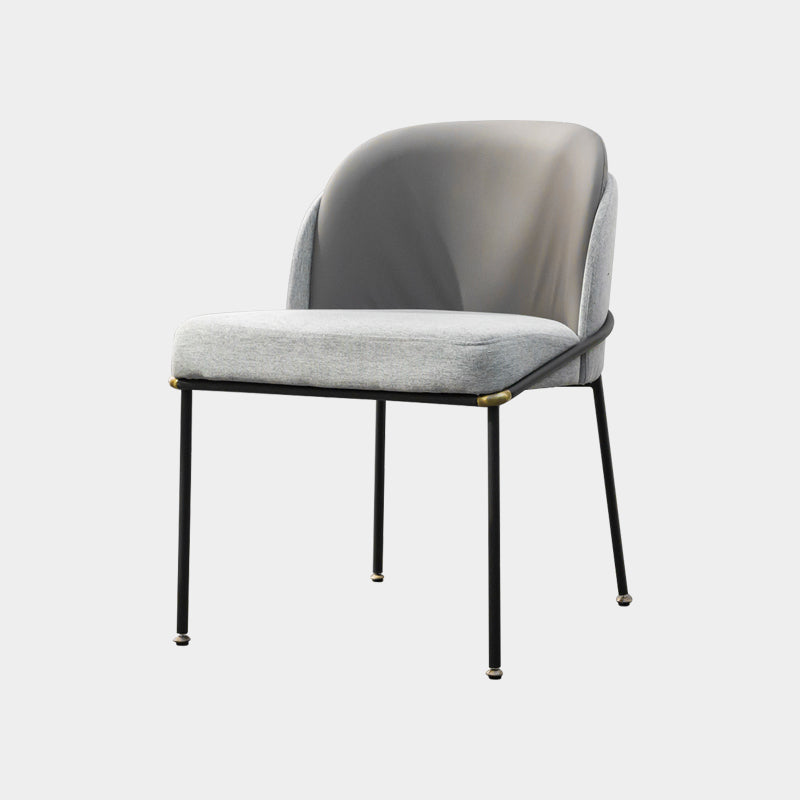 Chaise latérale tapissée par restaurant moderne finition mate Parsons dinant la chaise