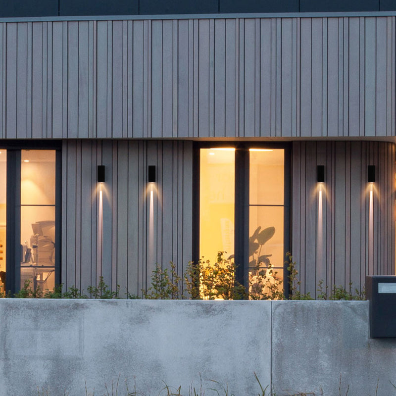 Luz de pared de metal de forma cuadrada estilo moderno de 2 luces lámpara de montaje de pared en negro