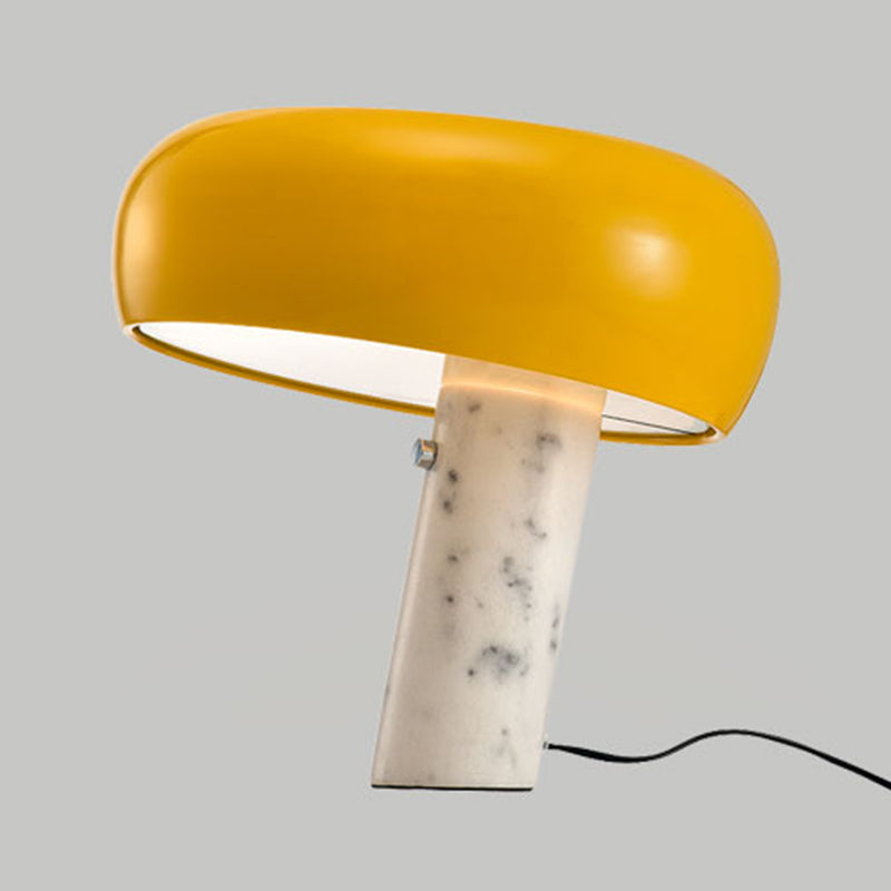 Lampada da tavolo Macaron colorata nordica Lampada da scrivania in stile moderno per camera da letto studio