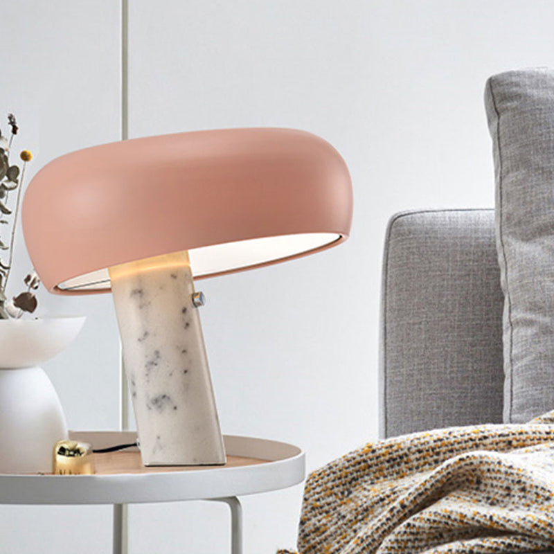 Lampada da tavolo Macaron colorata nordica Lampada da scrivania in stile moderno per camera da letto studio