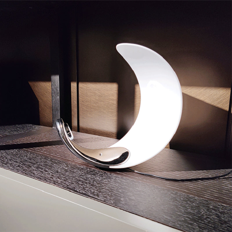 Postmodern Table Lamp Minimalist Metal LED Night Stand Lighting for Sitting Room Bedroom