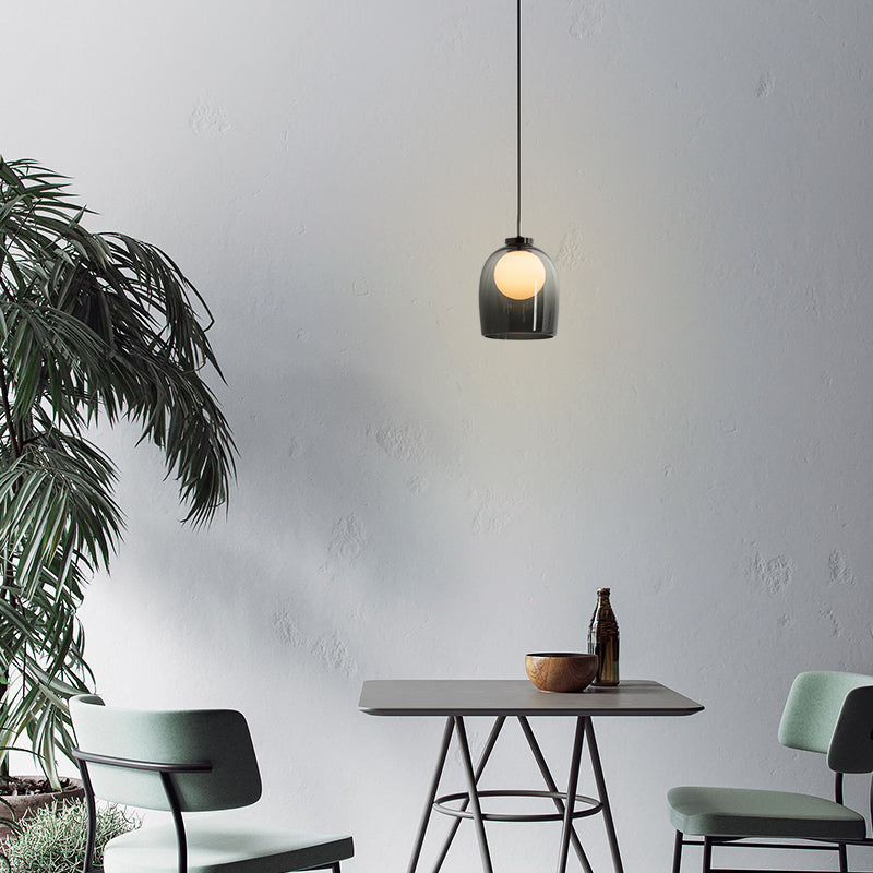 Lampe suspendue à la cloche en verre dans un pendentif en fer forgé moderne pour chambre à coucher