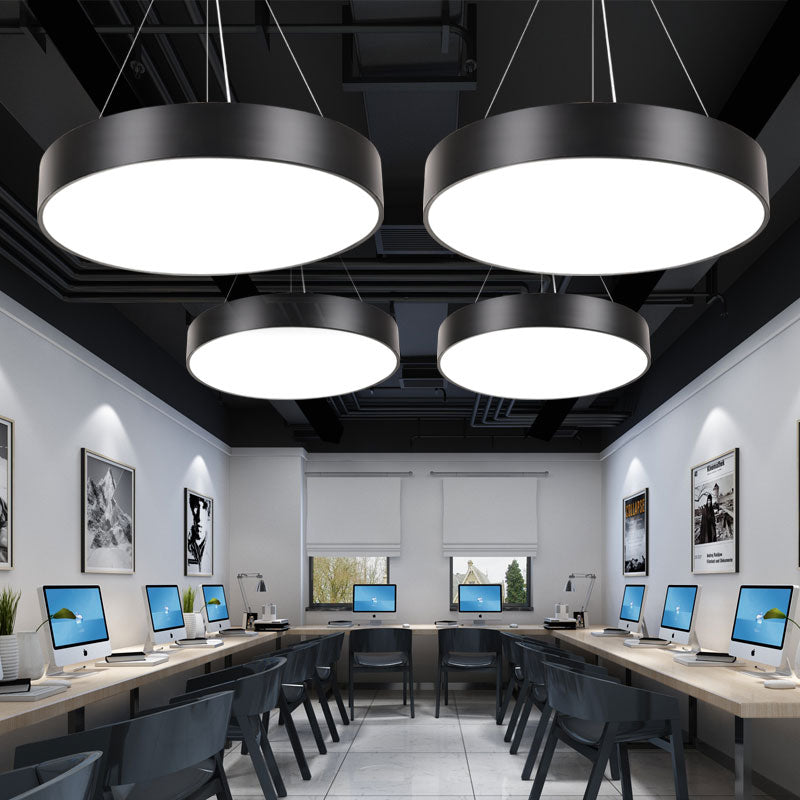 Lampes suspendues moderniste en métal avec des luminaires d'éclairage pendentif à LED à l'ombre acrylique