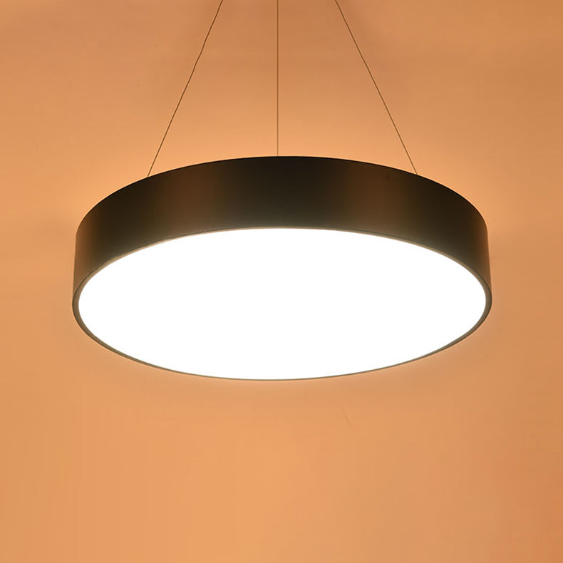 Lampes suspendues moderniste en métal avec des luminaires d'éclairage pendentif à LED à l'ombre acrylique