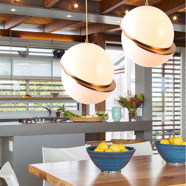 Orbe de style moderne suspension en verre blanc en verre 1 lumière de tête en finition en or pour chambre à coucher