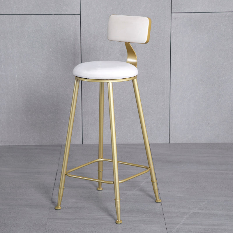 Tabouret de comptoir sans accoudoirs avec dossier Glam, tabouret de bar en fer pour salon de beauté avec coussin en daim