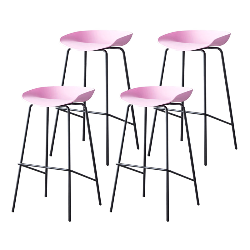 Taburete de bar moderno, taburete de bar interior de plástico sin brazos con base de acero con reposapiés