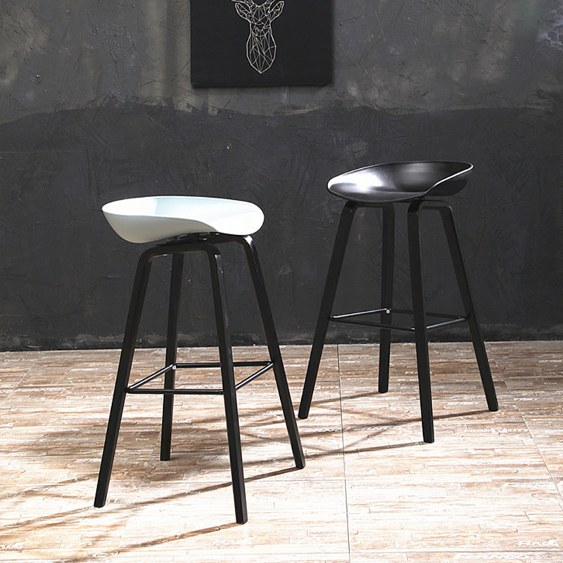 Taburete de bar sin brazos con respaldo moderno, taburete de bar de madera para el hogar con asiento de plástico