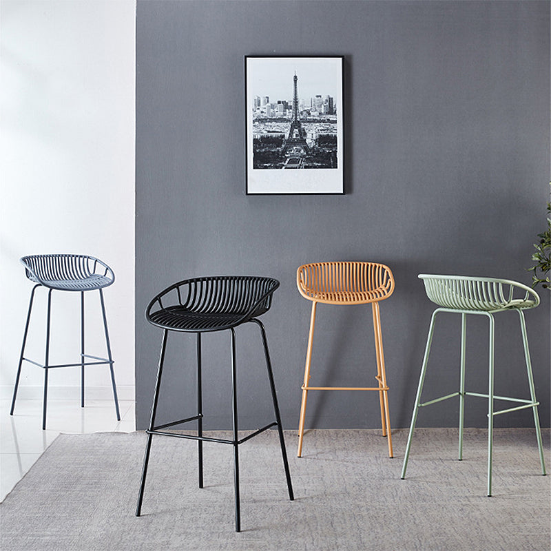 29-Zoll-zeitgenössischer Stuhlhocker Armless Plastic Innenstuhl mit Eisenbasis