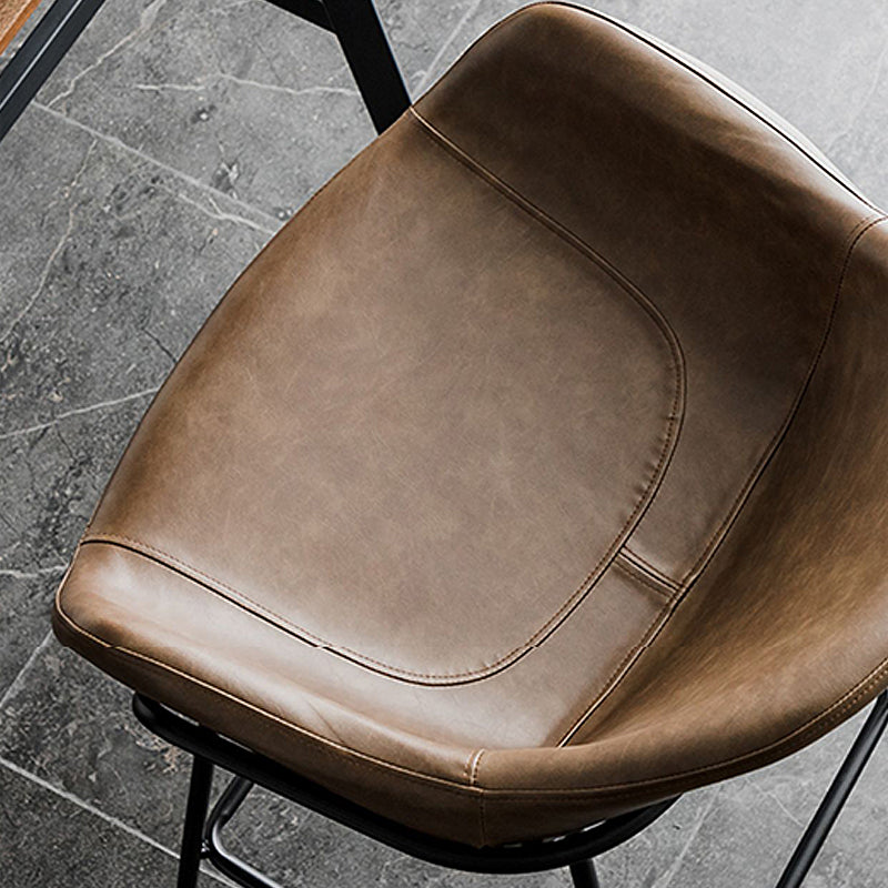 Tabouret de bar à dossier bas Bucket Tabourets de hauteur de comptoir armés en cuir