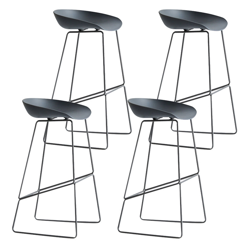 Comptoir en plastique moderne et tabouret de bar, seau, repose-pieds, pour café