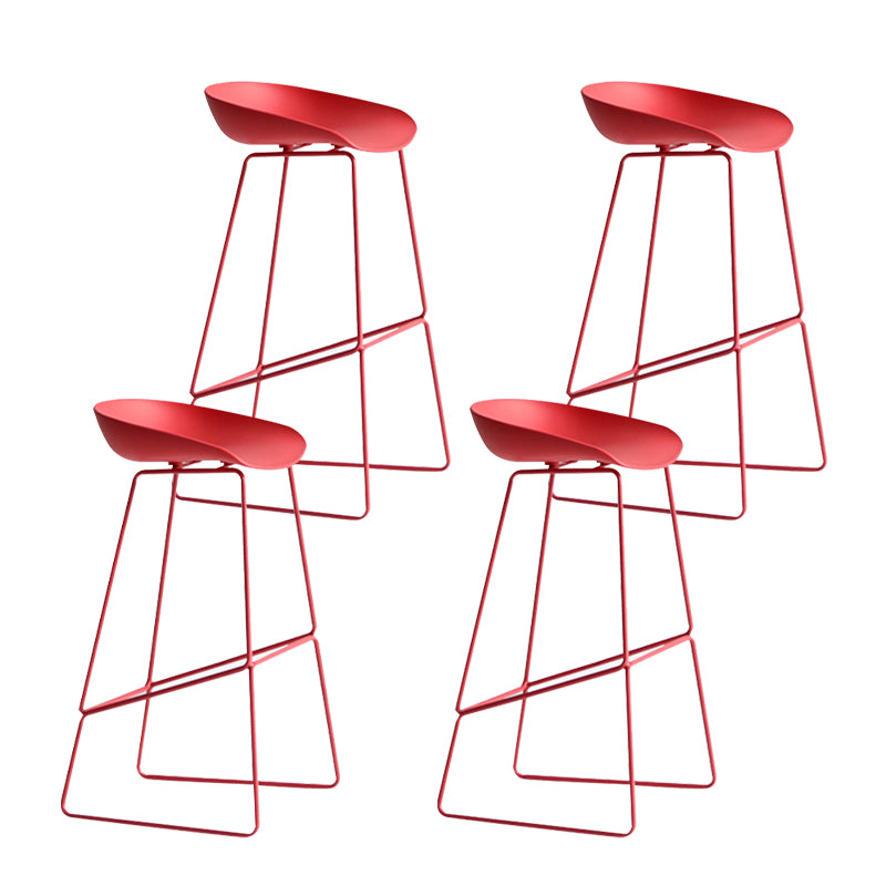 Comptoir en plastique moderne et tabouret de bar, seau, repose-pieds, pour café