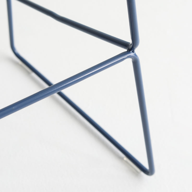Comptoir en plastique moderne et tabouret de bar, seau, repose-pieds, pour café