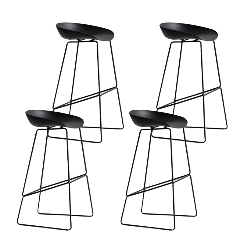 Comptoir en plastique moderne et tabouret de bar, seau, repose-pieds, pour café