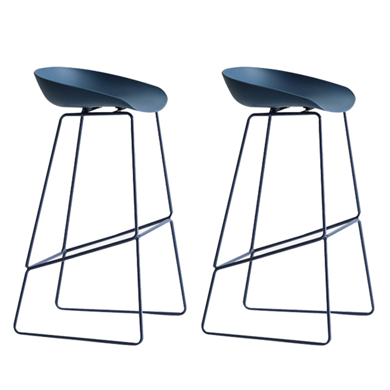 Comptoir en plastique moderne et tabouret de bar, seau, repose-pieds, pour café