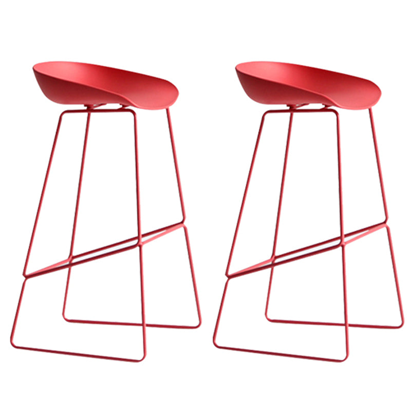 Comptoir en plastique moderne et tabouret de bar, seau, repose-pieds, pour café