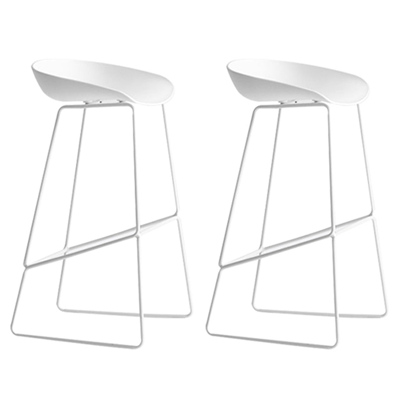 Comptoir en plastique moderne et tabouret de bar, seau, repose-pieds, pour café