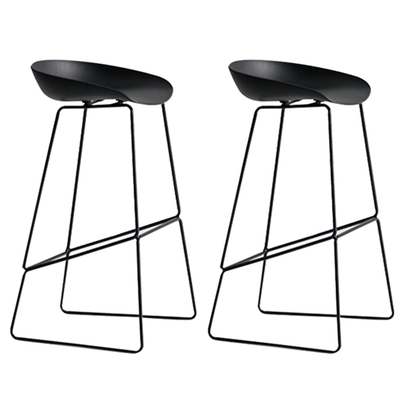 Comptoir en plastique moderne et tabouret de bar, seau, repose-pieds, pour café