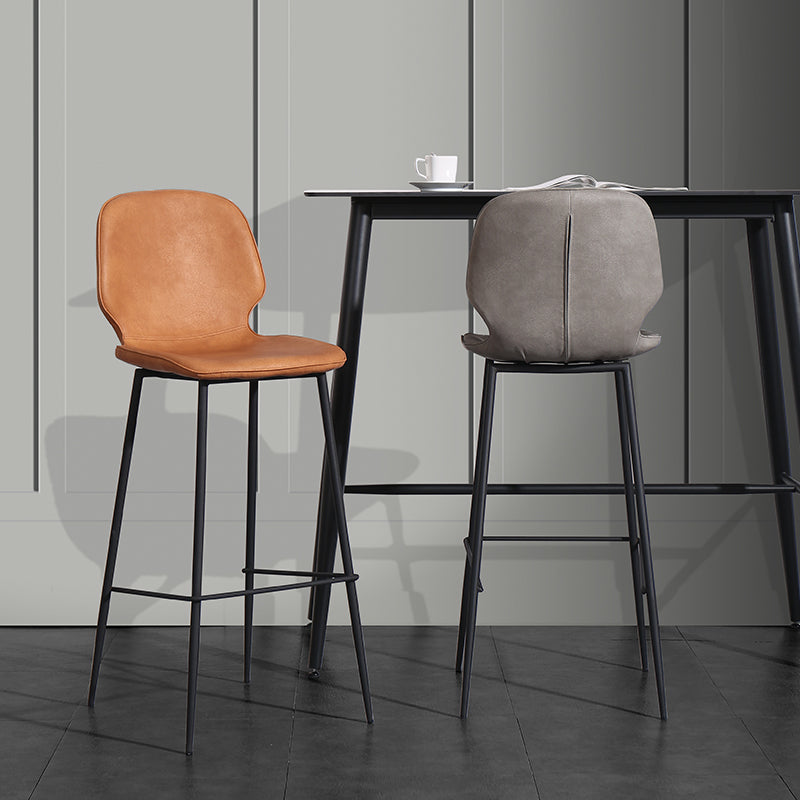 Taburete de bar con reposapiés de cuero, cubos contemporáneos, respaldo bajo, con cojín