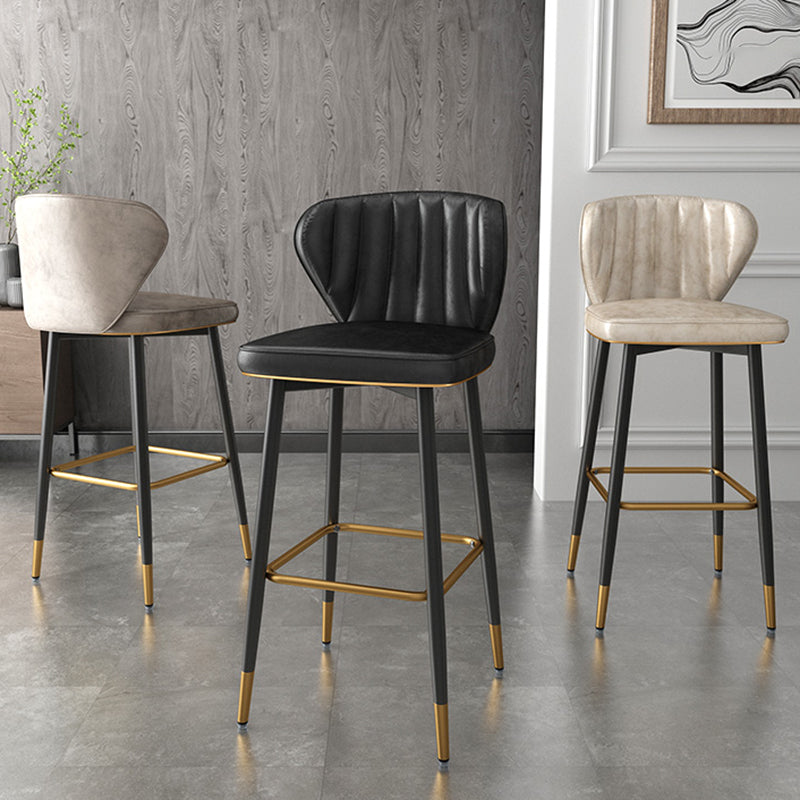 Taburete de bar de cuero contemporáneo, taburete con respaldo bajo para interiores con patas de acero