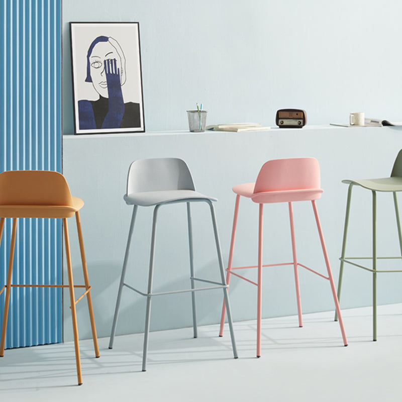 Comptoir et tabouret de bar en plastique moderne, repose-pieds rectangulaire, tabouret de bar d'intérieur
