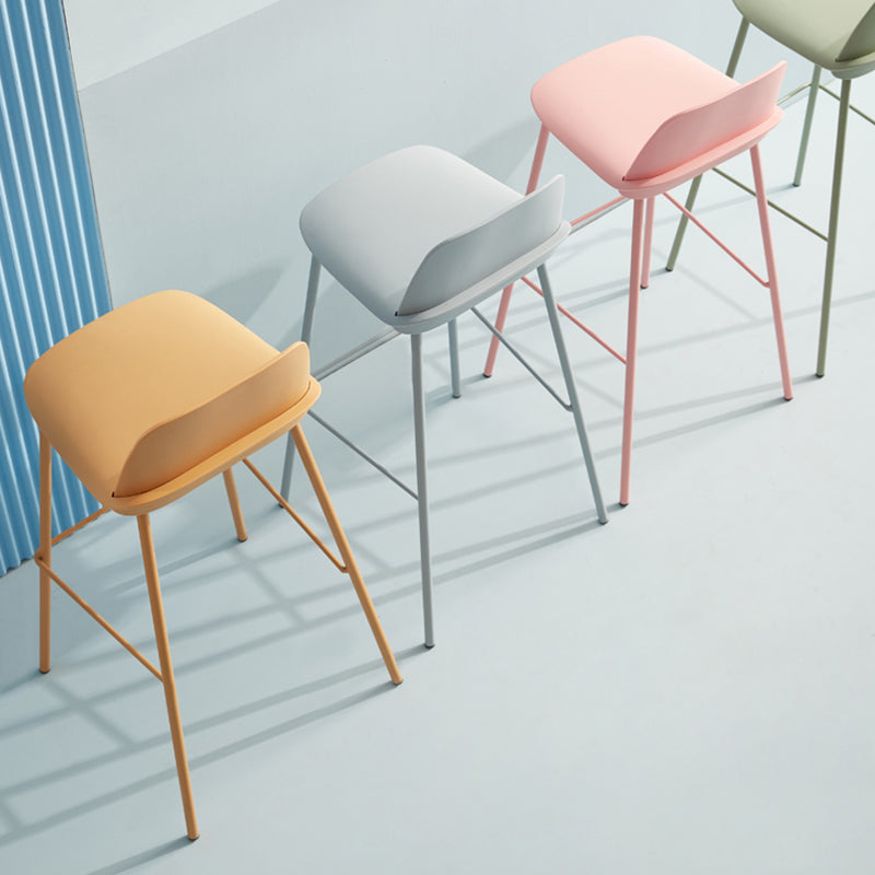 Comptoir et tabouret de bar en plastique moderne, repose-pieds rectangulaire, tabouret de bar d'intérieur