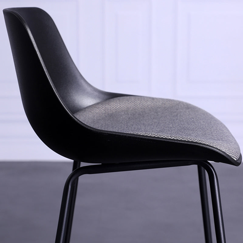 Tabouret de bar industriel rembourré blanc, haut d'intérieur noir avec siège baquet