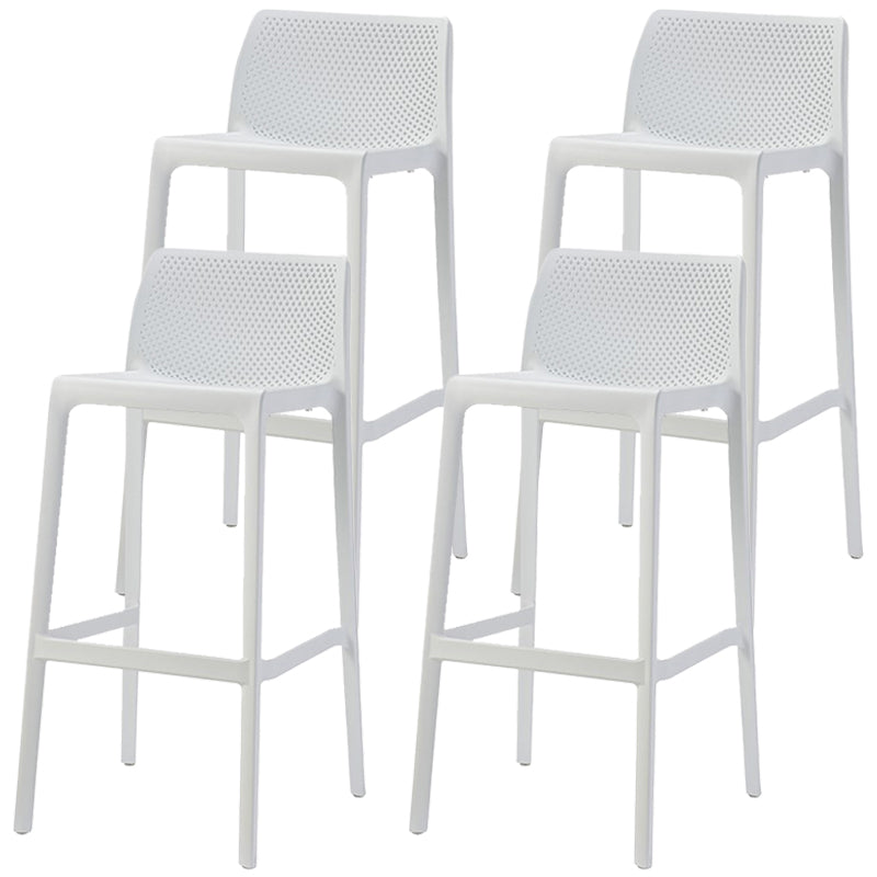 Taburetes de bar interiores apilables de plástico escandinavo con respaldo bajo
