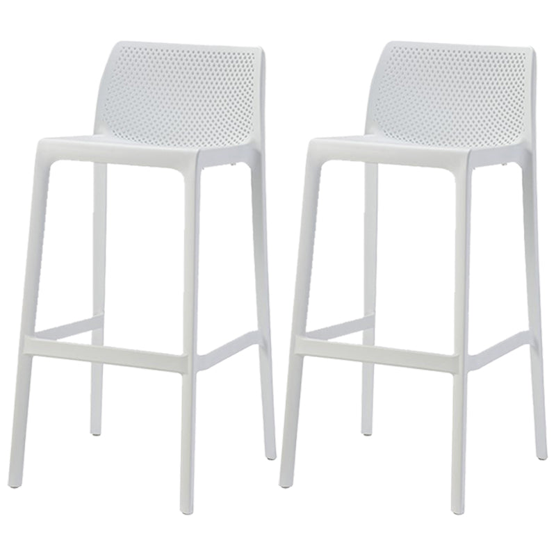 Taburetes de bar interiores apilables de plástico escandinavo con respaldo bajo