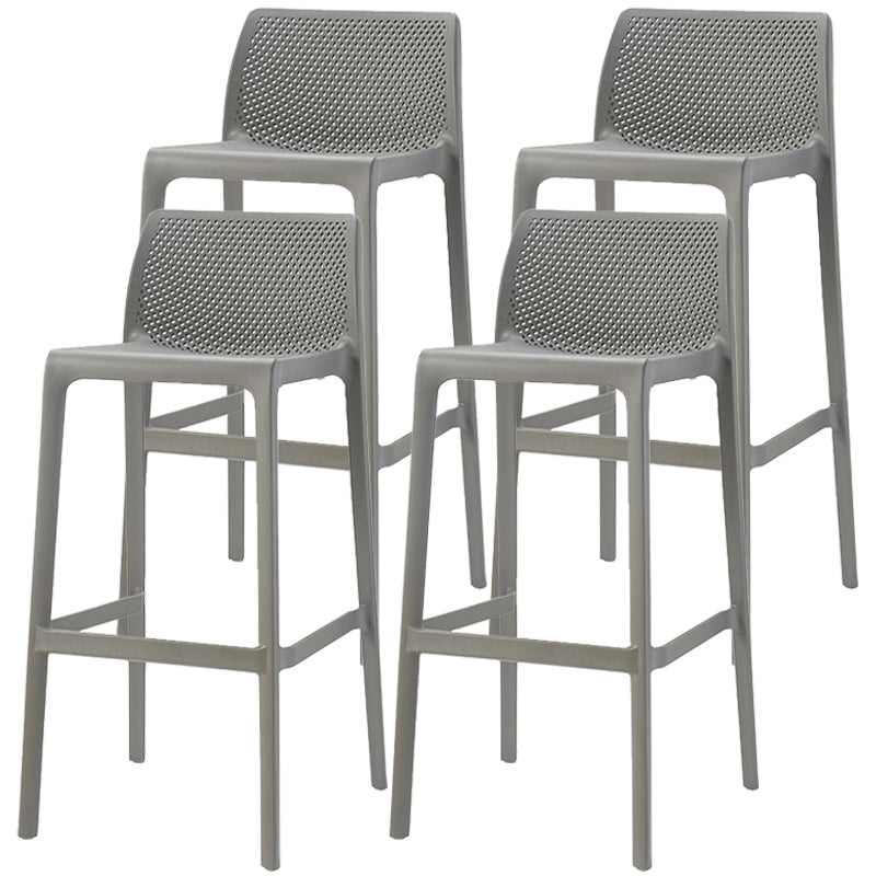 Taburetes de bar interiores apilables de plástico escandinavo con respaldo bajo