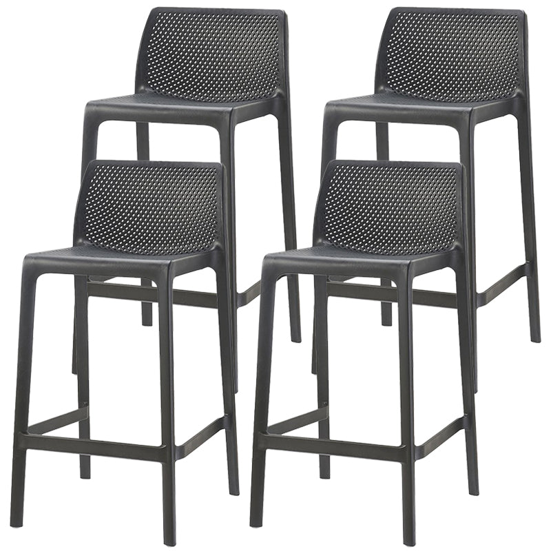 Taburetes de bar interiores apilables de plástico escandinavo con respaldo bajo