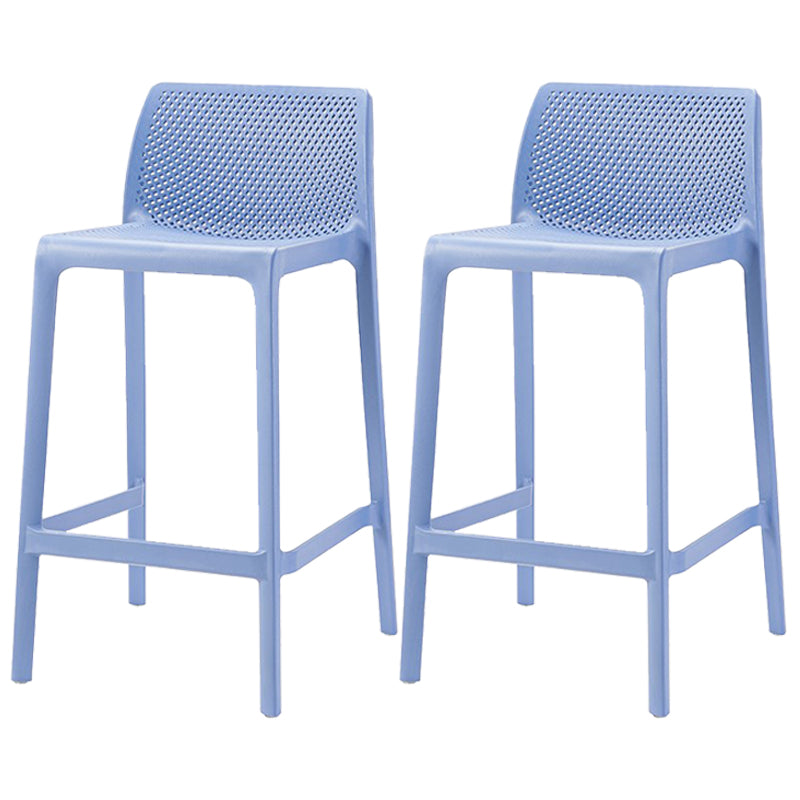 Taburetes de bar interiores apilables de plástico escandinavo con respaldo bajo