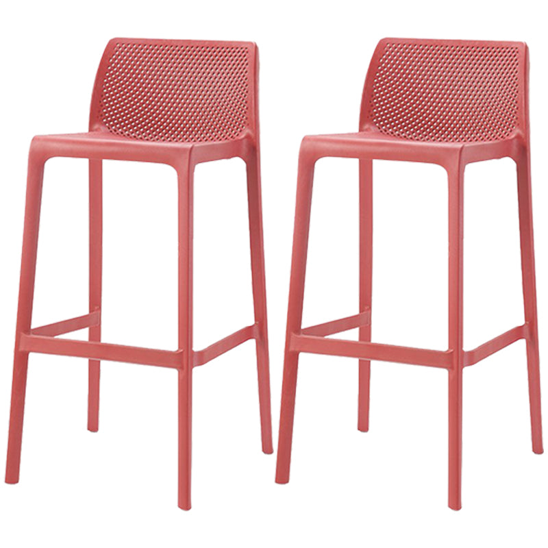 Taburetes de bar interiores apilables de plástico escandinavo con respaldo bajo