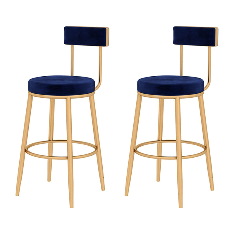 Taburete de bar con respaldo bajo y cojín de terciopelo estilo Glam, con patas de metal