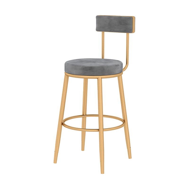Taburete de bar con respaldo bajo y cojín de terciopelo estilo Glam, con patas de metal