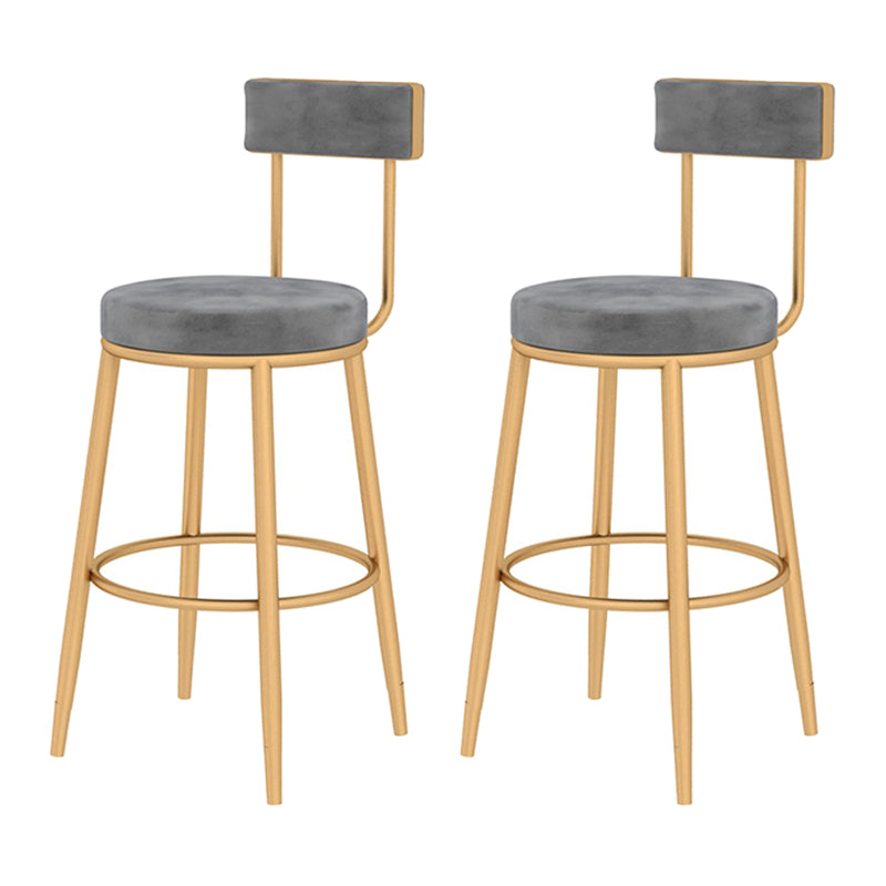 Taburete de bar con respaldo bajo y cojín de terciopelo estilo Glam, con patas de metal